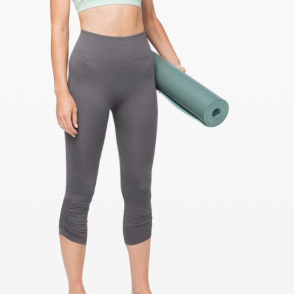 NWOT Lululemon Ebb‎ To Street Crop 21" Titanium Size 6 - Picture 1 of 16